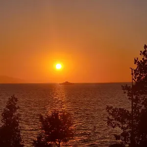Elegant & Cozy Retreat Home, Center Gem By The Seaside, Steps From The Tram , Izmir Turkey