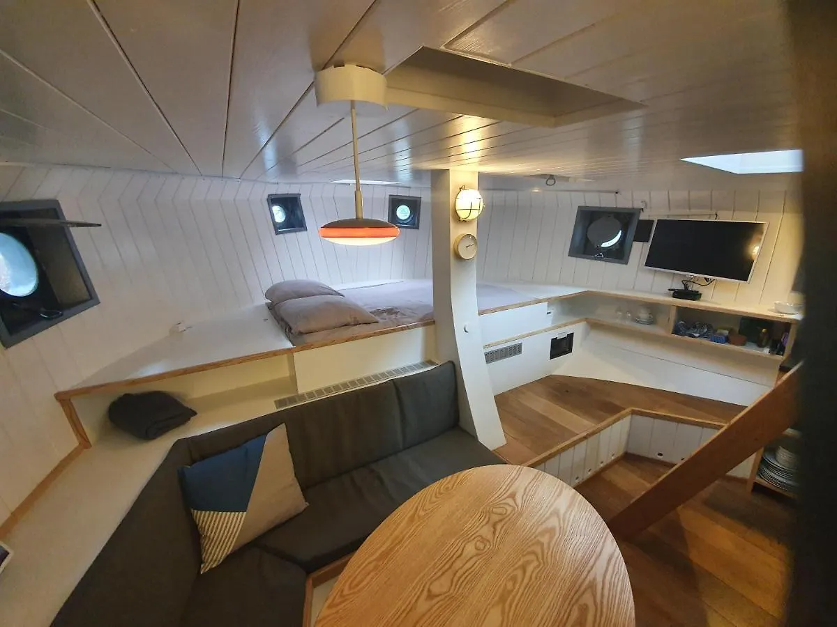 De Coaster & Aquarium Ponton Hotel Rotterdam