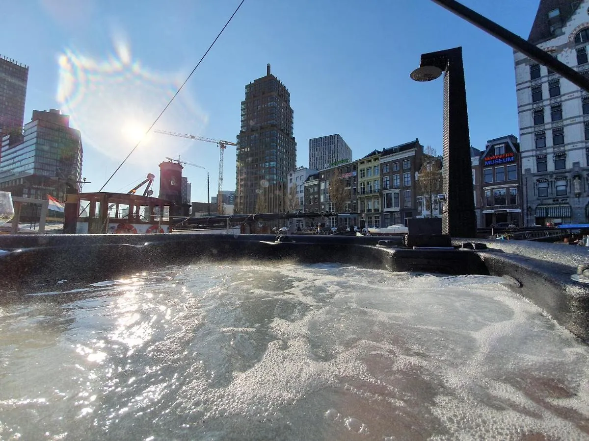 Botel De Coaster & Aquarium Ponton Hotel Rotterdam