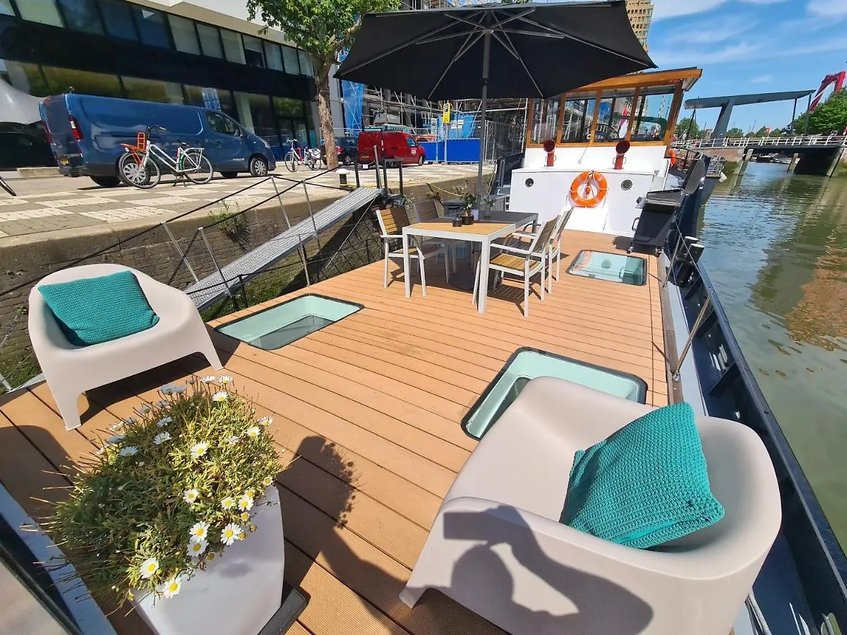 Botel De Coaster & Aquarium Ponton Hotel Rotterdam