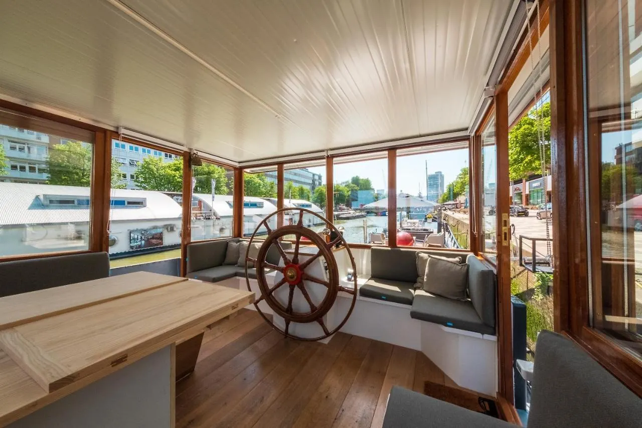 Botel De Coaster & Aquarium Ponton Hotel Rotterdam