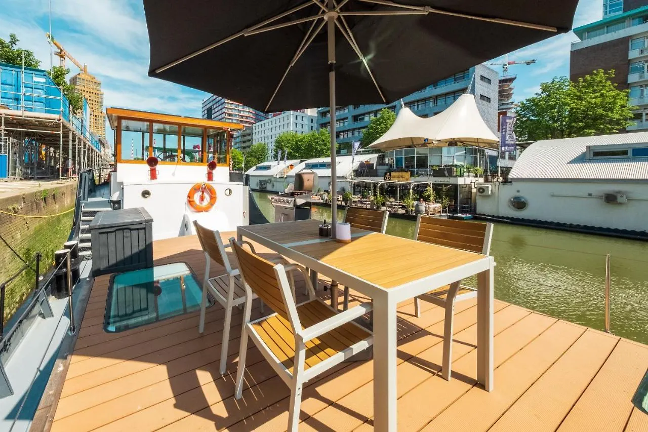 De Coaster & Aquarium Ponton Hotel Rotterdam Botel