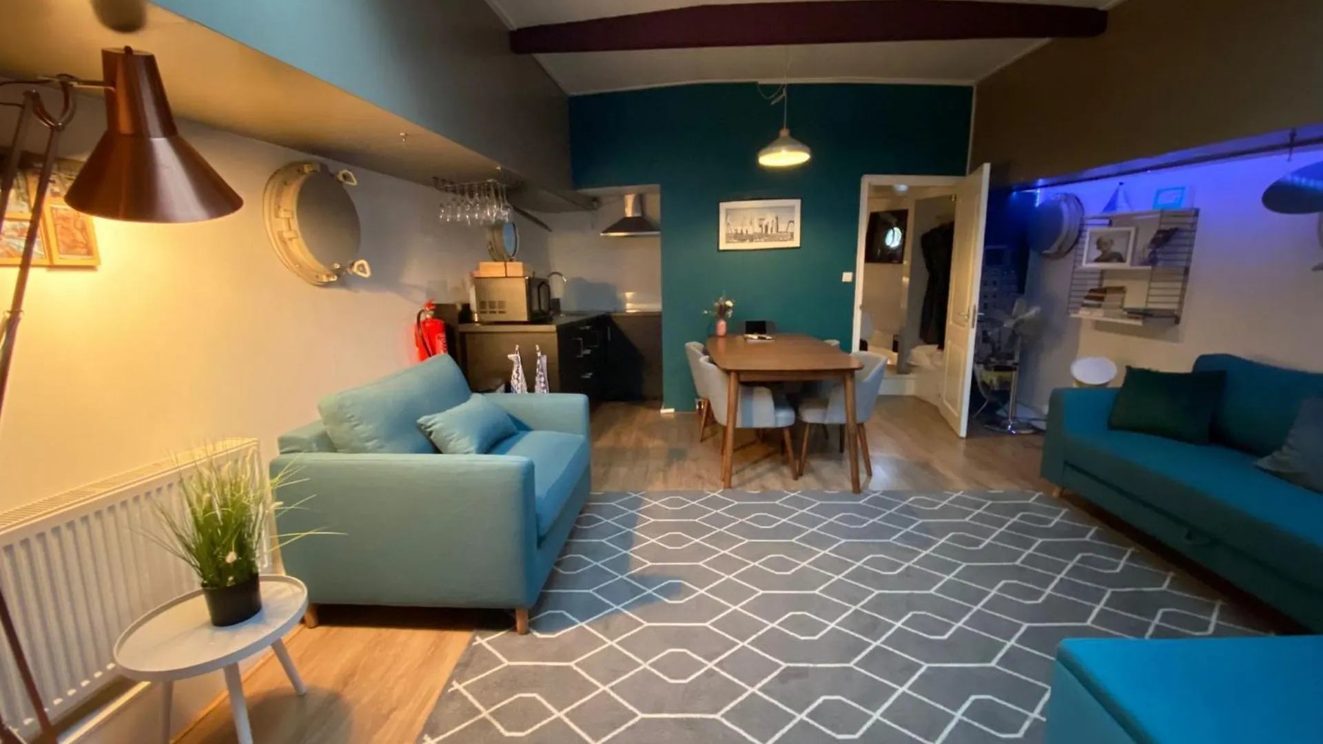De Coaster & Aquarium Ponton Hotel Rotterdam