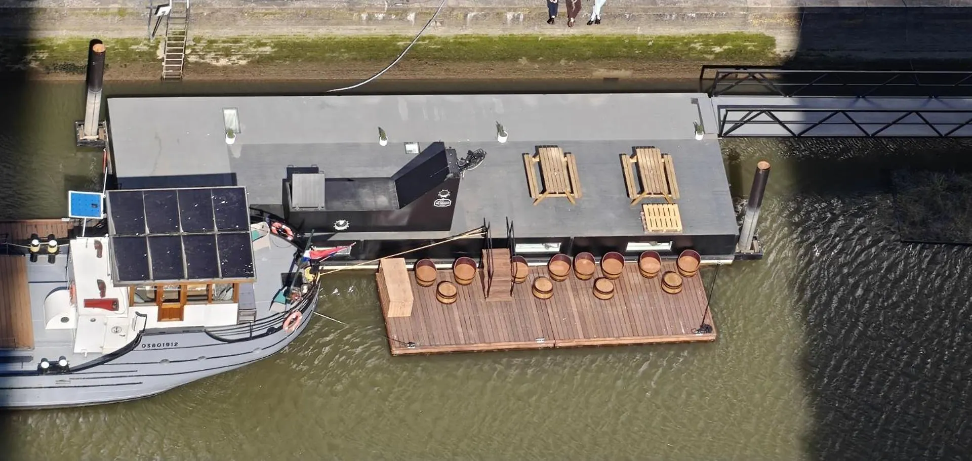 De Coaster & Aquarium Ponton Hotel Rotterdam Botel